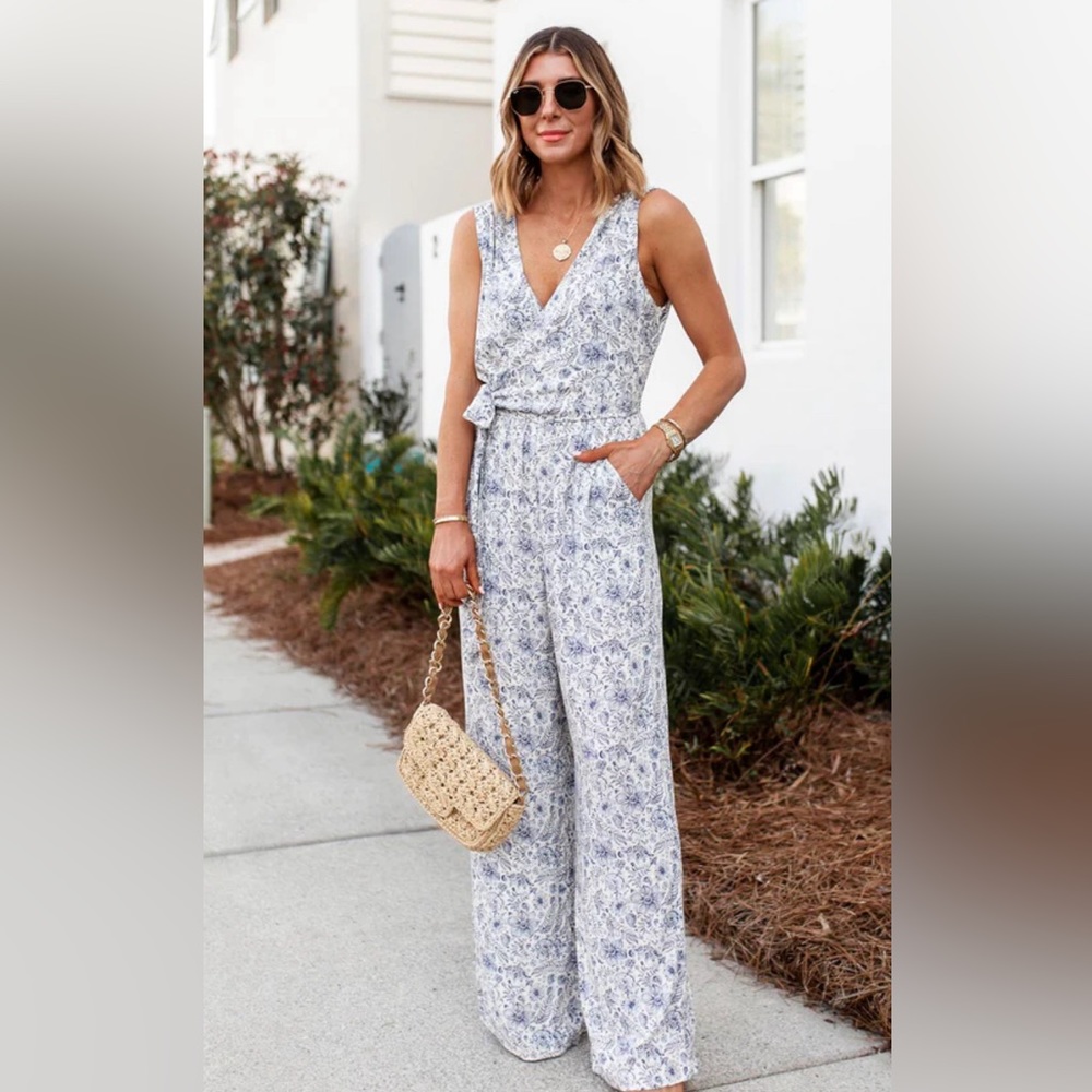 Splendid floral jumpsuit size Small. Like new.